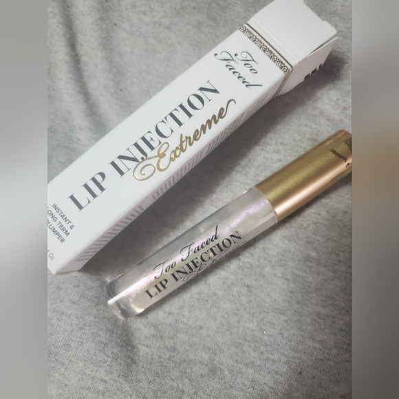 Lip Injection - Picture 2 of 4